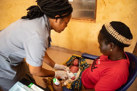 Ominyi Juliet, the Officer in-charge at Nkwegu Model Primary Health Center, Ebonyi administering CHX to the umbilical cord of a newborn. Photo Credit: GHSC-PSM in Nigeria